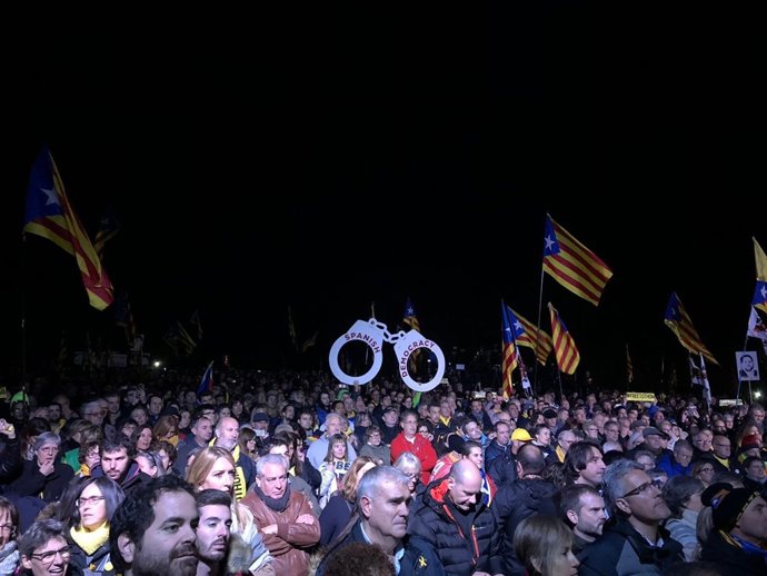 Concentrats a la presó de Lledoners pels presos independentistes