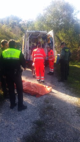 Accidente en Almuñécar cuando un hombre intentaba coger granadas