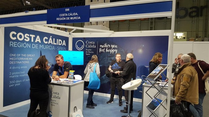 Stand promocional del Instituto de Turismo durante la feria de Birmingham