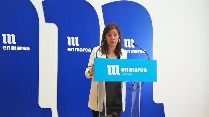 Eva Solla en rueda de prensa en la sede del Grupo Parlamentario de En Marea.