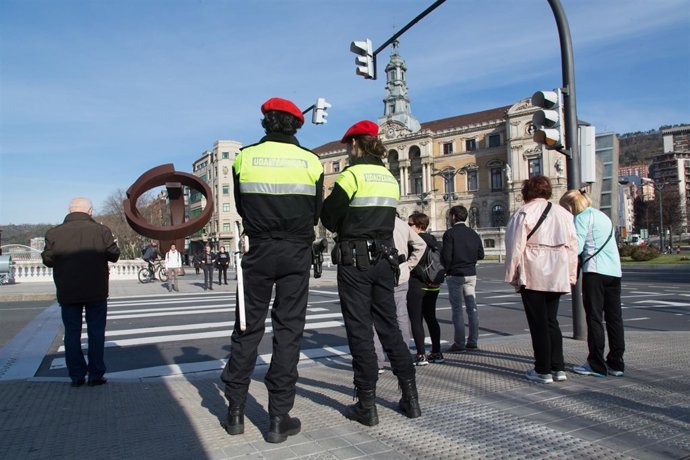Policías municipales en Bilbao