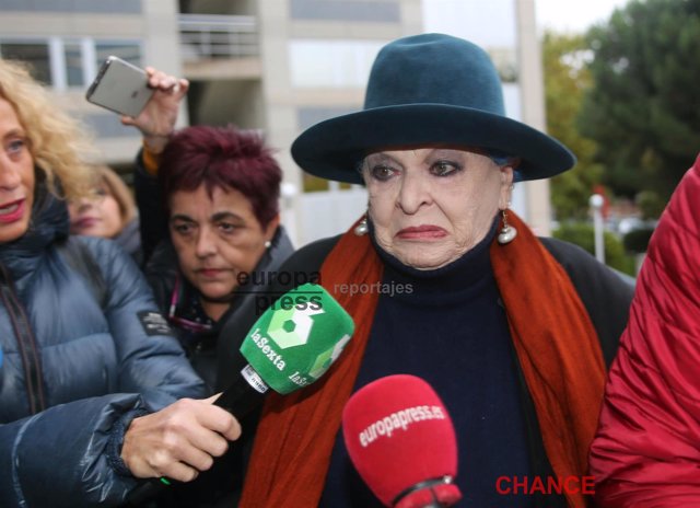 LUCÍA BOSÉ LLEGA A LA AUDIENCIA PROVINCIAL DE MADRID