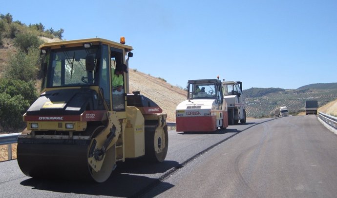 Trabajos de arreglo de carretera en la provincia de Granada