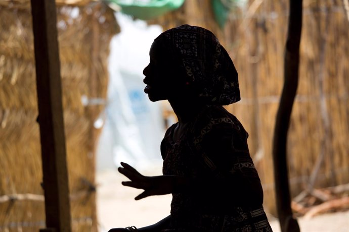 Una niña refugiada de quince años, Fati, en el norte de Camerún