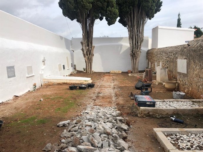 Exhumación fosa cementerio de Ibiza
