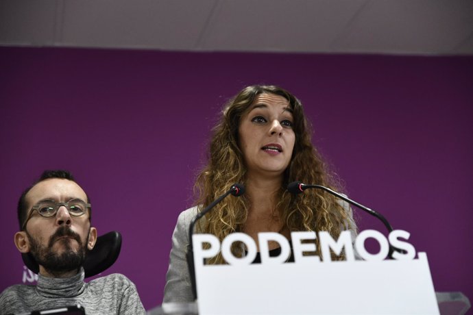 Los portavoces de Podemos, Pablo Echenique y Noelia Vera