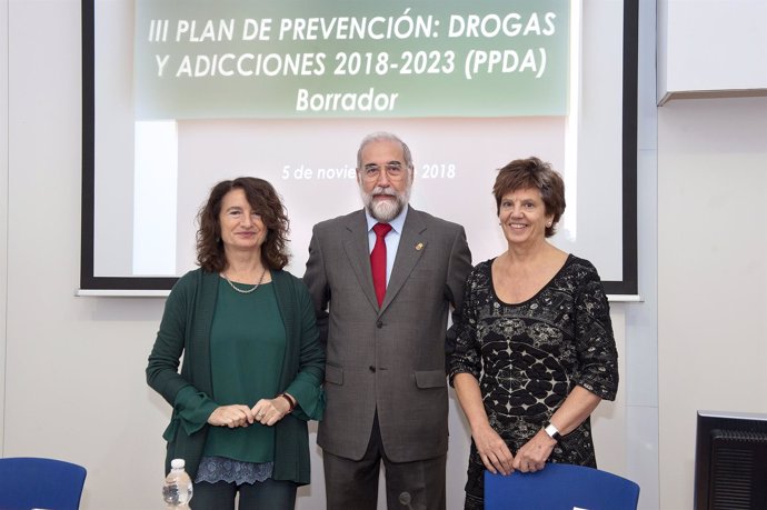 Pérez, Domínguez y Echauri en la presentación del plan