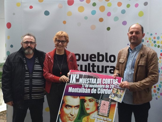 Marisa Ruz (centro), durante la presentación de la muestra de cortos