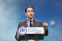 El PP dice que Cospedal deja la dirección de "mutuo acuerdo" con Casado y que renunciar al escaño es "personal"