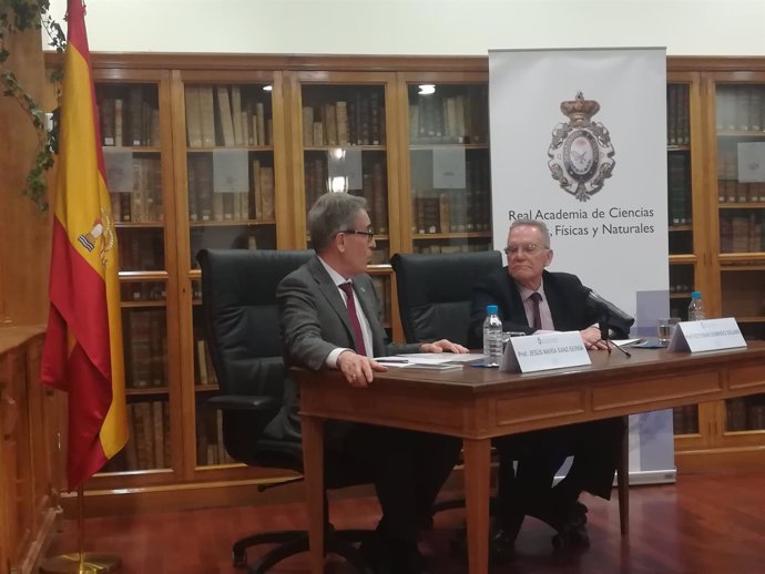 Presidente de la RAC, Jesús María Sanz-Serna, y el académico Esteban Domingo
