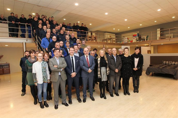 Manu Ayerdi, vicepresidente del Gobierno de Navarra, visita Salcedo Muebles.