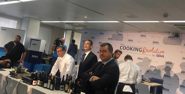 Joan y Josep Roca con el director territorial del BBVA Canarias