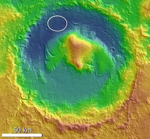 Cráter Gale con la zona explorada por el rover Curiosity en el círculo blanco