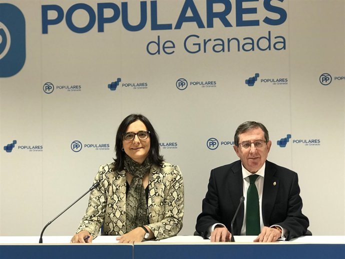 Los senadores del PP María José Martín y Luis González