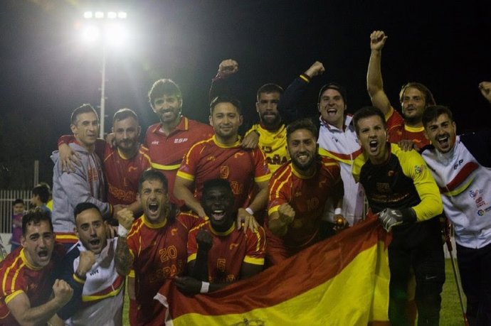 La selección española de fútbol para amputados celebra su 8º lugar en el Mundial