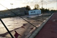 Destrozos en el polideportivo municipal de San Juan del Puerto (Huelva) por el fuerte viento