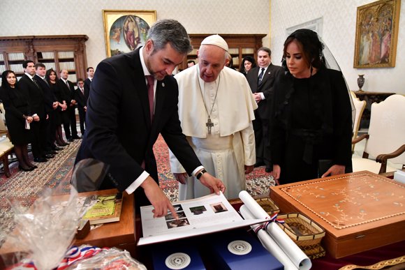 El presidente de Paraguay visita al Papa Francisco