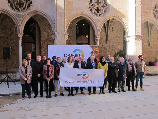 Integrants De la Plataforma 'Som El 80%' En Defensa Dels Presos Sobiranistes