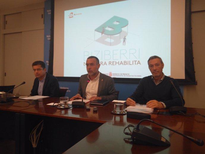 Javier Etayo, Miguel Laparra y Federico Rosas, en la rueda de prensa