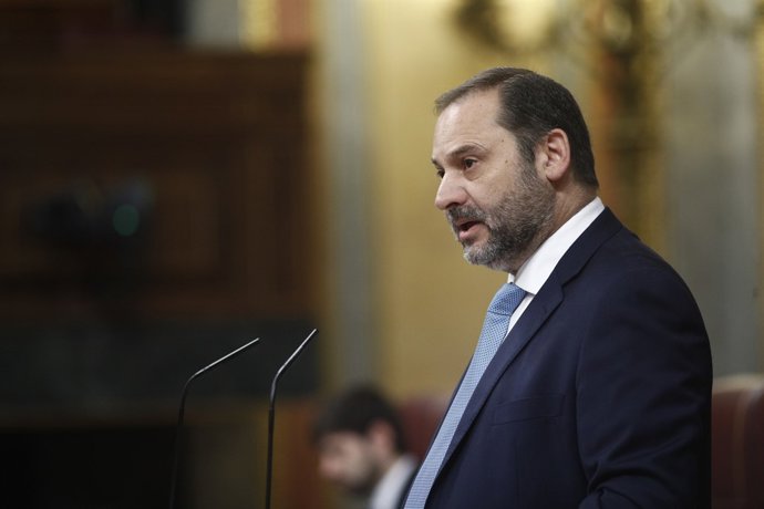 Pleno en el Congreso para debatir la nueva normativa para los vehículos de alqui