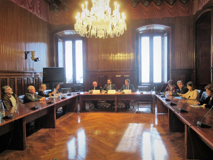 El President Del Parlament, Roger Torrent, Presideix La Comissió