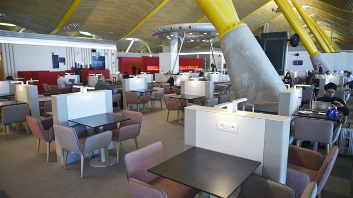 Iberia renueva su sala Vip Dalí en Barajas