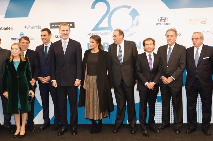 Los Reyes Felipe VI y Letizia presiden la cena conmemorativa del XX aniversario 