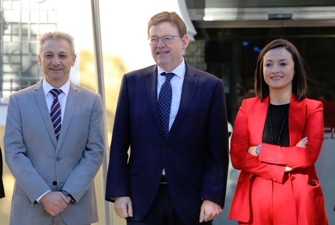 Ximo Puig (centro) en Castellón