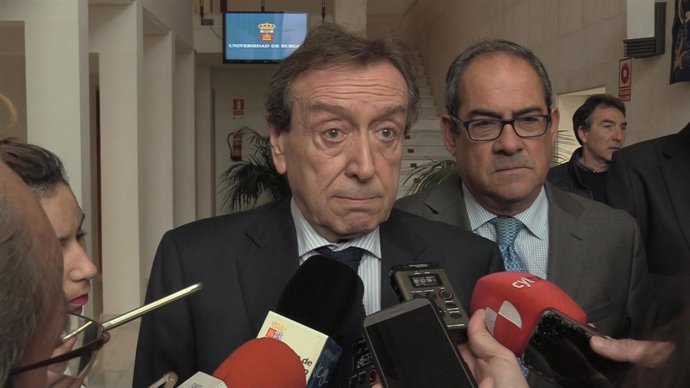 De Santiaog-Juárez atiende a los medios en Burgos