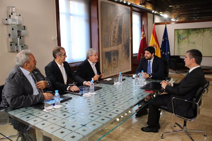 Fernando López Miras se reúne con representantes de Coag y Fecoam