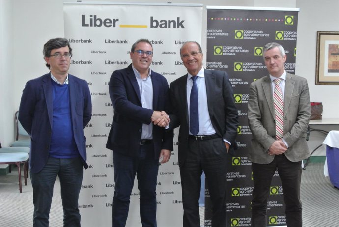 Liberbank y Cooperativas Agroalimentarias firman un acuerdo