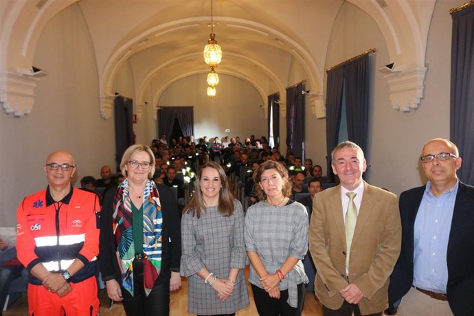 Esther Ruiz (tercera por la dcha.) en la inauguración del encuentro