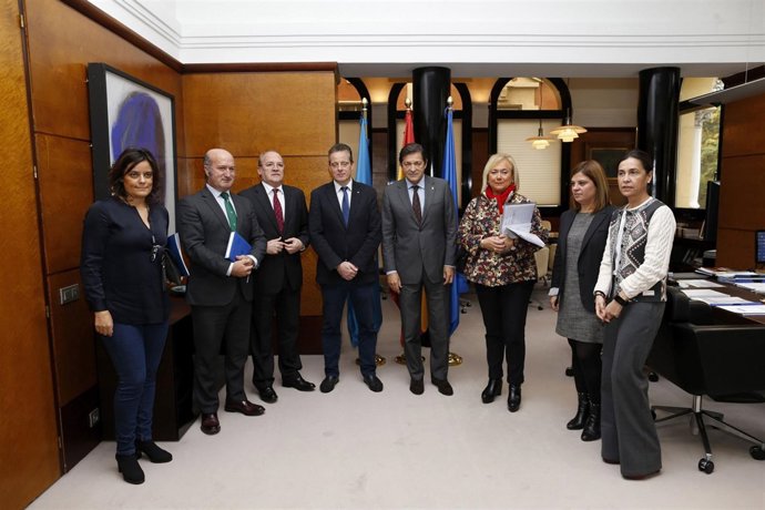 Reunión presupuestaria entre PSOE y PP