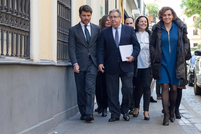 Monserrat, junto a dirigentes del PP en Sevilla