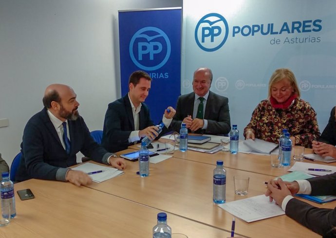 Reunión del grupo municipal del PP de Oviedo con el PP de Asturias