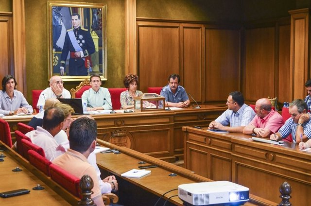 Reunión de la Diputación con los municipios para preparar la convocatoria.