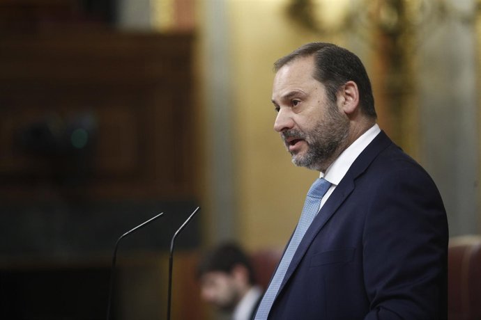 Pleno en el Congreso para debatir la nueva normativa para los vehículos de alqui