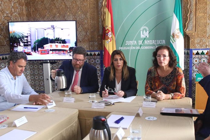 En Almería, la presidenta de la Junta, Susana Díaz, se reúne con el Comité de Em