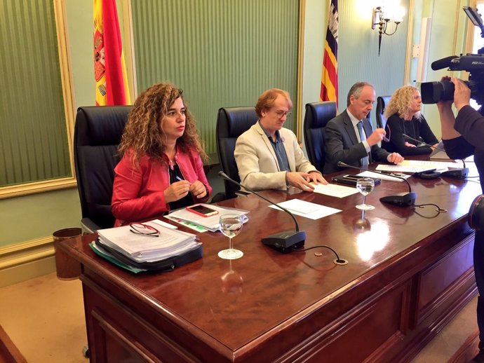 La consellera Pilar Costa informa sobre las cuentas de Presidencia