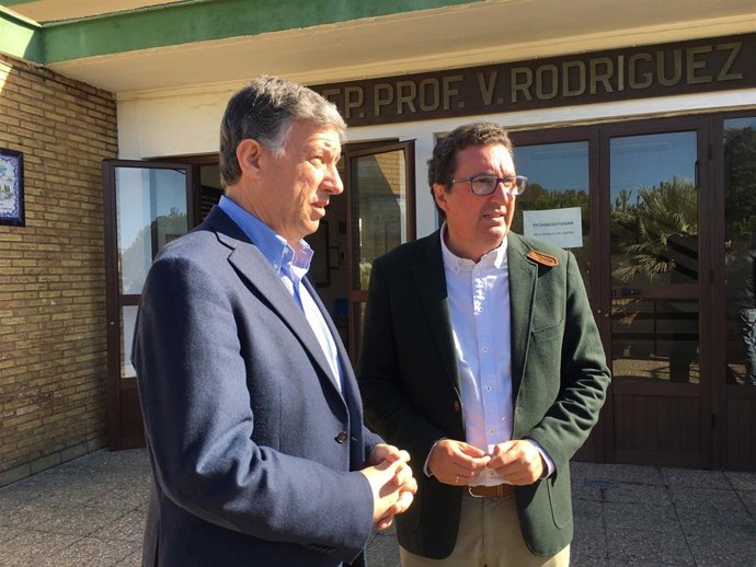 Manuel Andrés González, junto a Carmelo Romero.