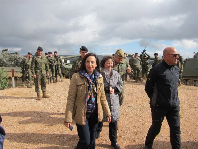 Margarita Robles, al camp de maniobres de la BRI X (1)