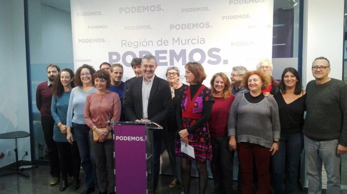 Urralburu posa con los integrantes de su candidatura 'Unidas por la Región 2019'