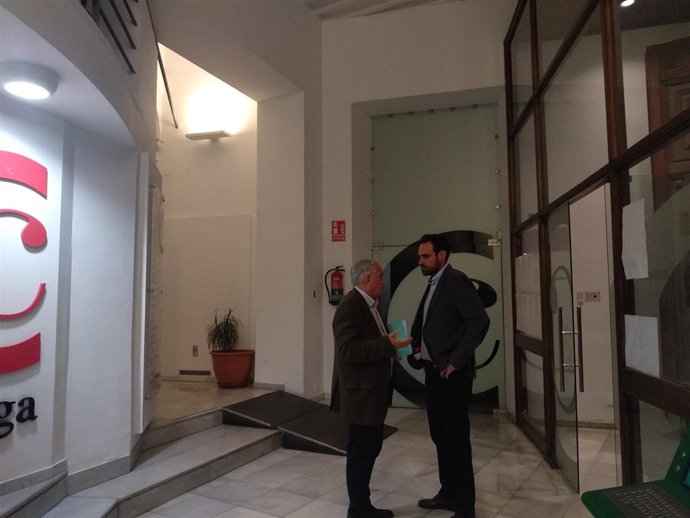 El edil José del Río y el presidente de Mahos, Javier Frutos