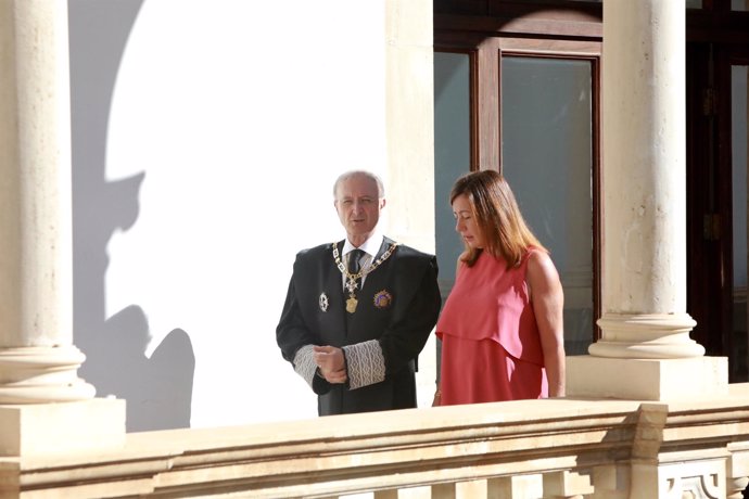 El presidente del TSJIB, Antoni Terrasa, y la del Govern, Francina Armengol