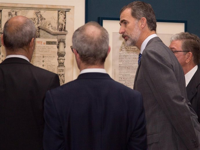 El Rey Felipe VI rinde homenaje a Alfonso XIII en una exposición