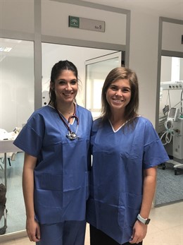 Las médicas residentes del Hospital de Jaén Marina Gordillo y María Guerrero