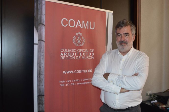 El decano del colegio de Arquitectos de Murcia, Rafael Pardo
