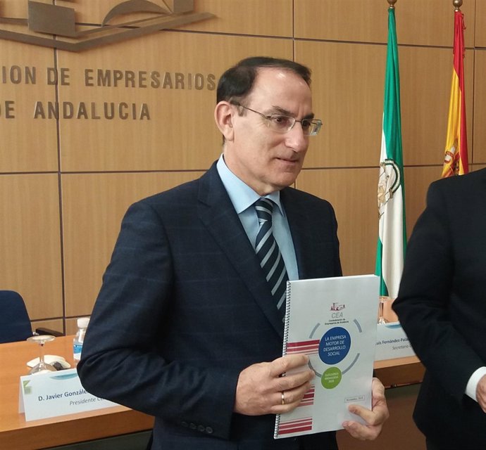 El presidente de la CEA, Javier González de Lara