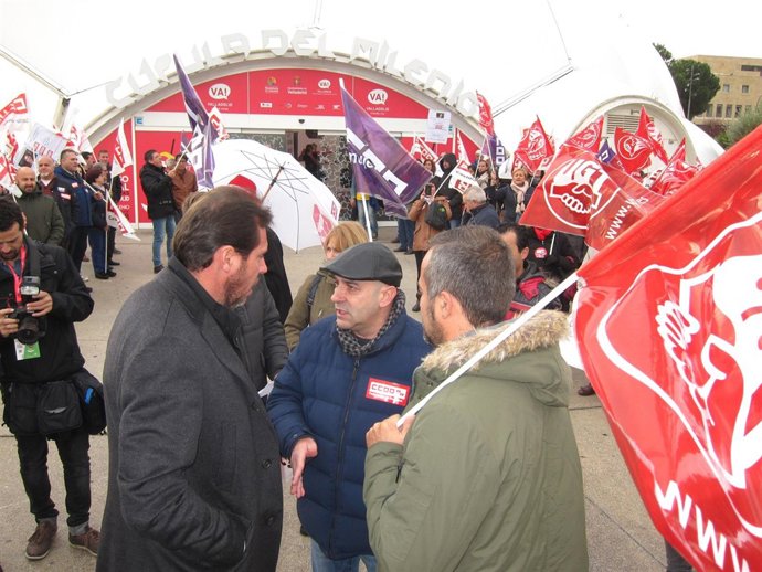 Óscar Puente Conversa Con Los Representantes Sindicales De La Hostelería. 7-11