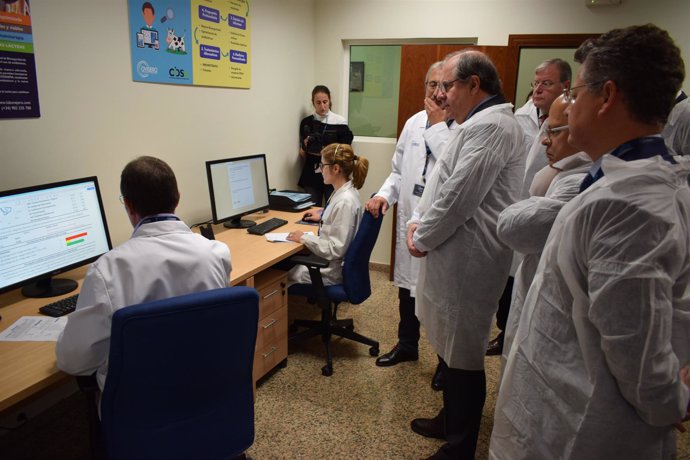 Herrera visita laboratorios Ovejero en León 7-11-2018